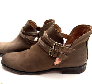 Women's Corso Como Islip Cutout Taupe Brown Double Buckle Strap Ankle Boot 9.5